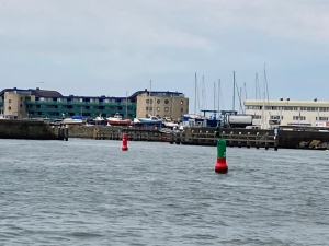 Tor podejściowy do Marina Seaport IJmuiden jest bardzo dobrze oznakowany | Charter.pl foto: Kasia Kowalska