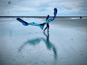 Bezmiar szerokich plaż okalające Marina Seaport IJmuiden, mekka dla kitesurfingu | Charter.pl foto: Kasia Kowalska