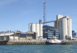 Southampton królewskie i jeden z ważniejszych portów handlowych. Nabrzeża ciągną się kilometrami foto: Katarzyna Kowalska
