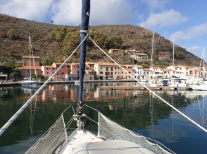 Wejście do Marina di Capraia Isola foto: Kasia Koj