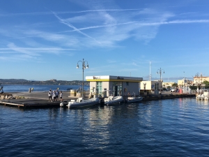 Marina Cala Gavetta położona jest w centrum miasta La Maddalena | Charter.pl foto: Katarzyna Kowalska
