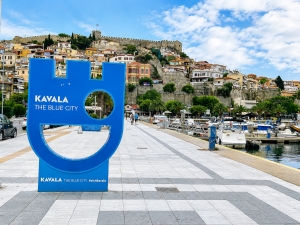 Promenada w porcie Kavala | Charter.pl foto: Katarzyna Kowalska