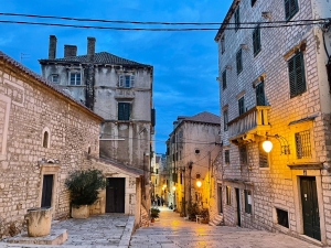 Kilka ujęć ze spaceru po mieście Šibenik | Charter.pl foto: Katarzyna Kowalska