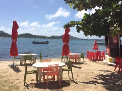 Jest kilka knajpek, kafejek.... moja ulubiona na plaży | Charter.pl foto: Katarzyna Kowalska