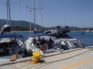 Nabrzeża, portu Portoferraio na wyspie Elba | Charter.pl foto: Piotr Kowalski