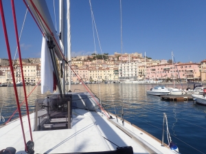 Nabrzeża, portu Portoferraio na wyspie Elba | Charter.pl foto: Piotr Kowalski