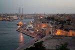 Malta, stare miasto - wieczorny widok na port Valletta foto: Jan Dziędziel 
