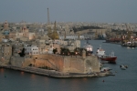 Malta, stare miasto - wieczorny widok na port Valletta foto: Jan Dziędziel 