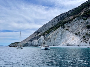 Rejs morski połączony ze szkoleniem manewrowym na patent jachtowego sternika morskiego w Grecji | Charter.pl foto: Katarzyna Kowalska