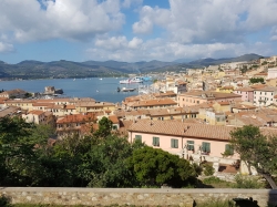 Piękny widok z góry na Portoferraio foto: Adam Leszczyński