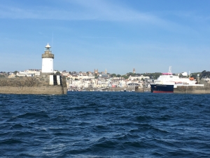 Po zwiedzeniu miasta, zwiedzeniu muzeum morskiego wyruszamy w dalszą drogę. Płyniemy do Guernsey | Charter.pl foto: Katarzyna Kowalska