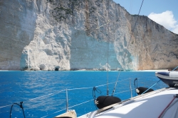 Navagio Beach (Zatoka Wraku) największa atrakcja Zakynthos | Charter.pl foto: załoga s/y George