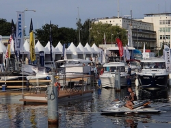 Targi żeglarskie Wiatr i Woda na wodzie, Gdynia 2014 foto:  Kasia 